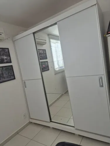 Guarda-roupa branco em MDF com porta de correr