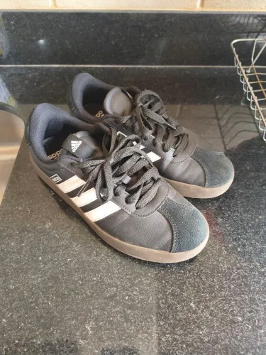 Tênis Adidas 