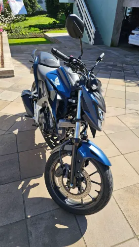 Vendo cb twister 300f em ótimo estado