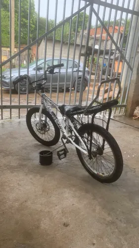 Vendo quadro de aro 20 /não cabe motor/só lixa e pinta kakakak 