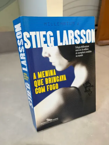 Livro A menina que brincava com fogo