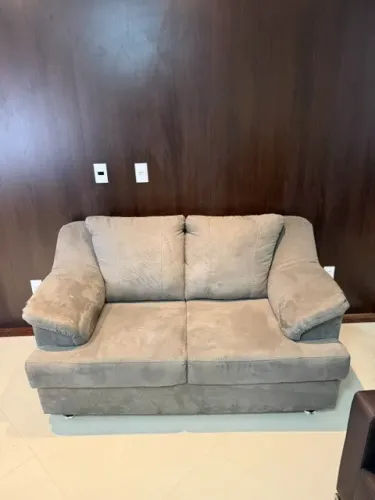Sofá 2 lugares premium em suede aveludado - Muito confortável - Excelente estado