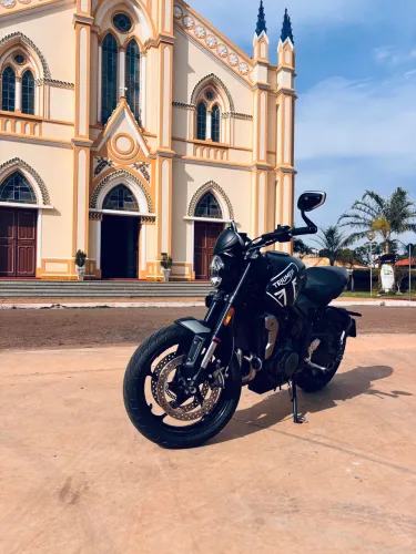 Triumph Trident 660