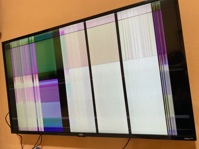Smart TV AOC Roku TV 50" com defeito para uso de peças 