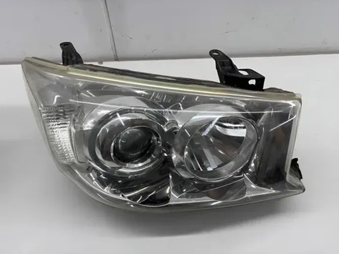 Farol Dianteiro Direito Toyota Sw4 Hilux 2009 2011 2012 Direito/passageiro