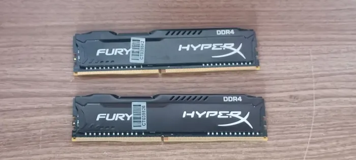 Memória DDR4 dois pentes de 4 Gigas cada
