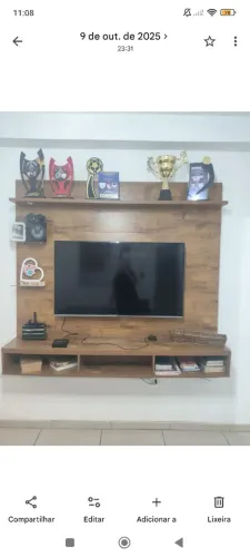 Lindo painel de madeira da Tokstok para tv 75"