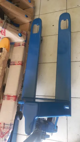 Paleteira estreita 2 toneladas 