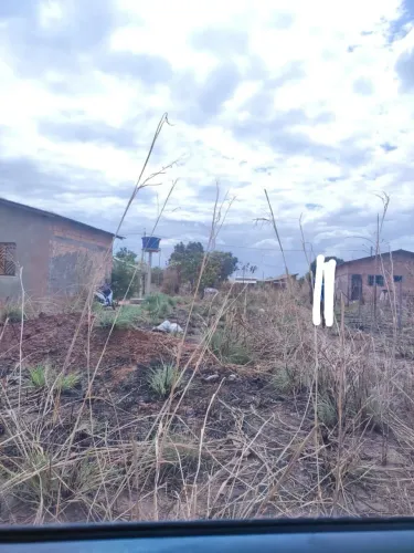 Terreno à venda localizado no bairro João de Barro, medindo 12x 25. Valor 35.000