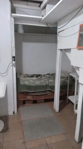 ALUGO QUARTO PARA MOÇAS AO LADO DO TERMINAL DO CAPÃO DA IMBUIA PERTO DO JARDIM BOTÂNICO