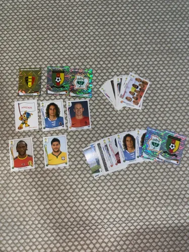Lote com 78 figurinhas de 2014