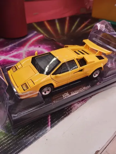 Lambúrguini Countach Lp5000 XinHaoDi Model - 1/32 ( Move Parts )