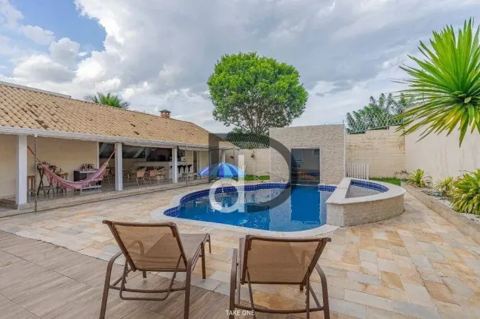 Casa Térrea em condomínio Fechado com piscina - Condomínio Vista Alegre - Vinhedo