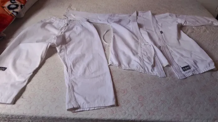 Vende se kimono de karatê M2