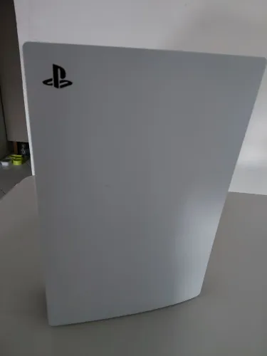 Playstation 5 com dois controles um usado e um novo comprado em 22/06/2026
