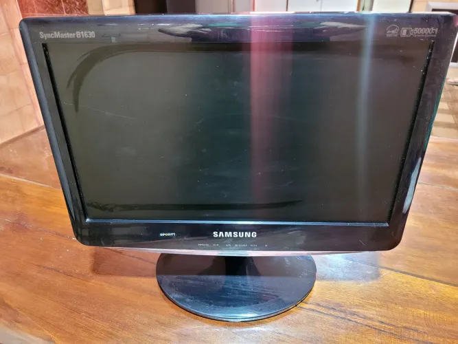 Monitor Samsung modelo B1630N, 15,6 polegadas, preto.