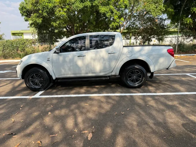 Mitsubishi L200 Triton HPE 3.2 CD TB Int.diesel AUT 2015