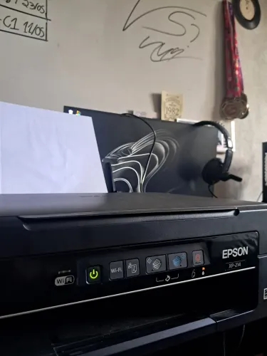 Impressora Epson multifunctional ( imprime, cópia digitaliza é escaneia))