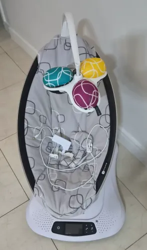 Cadeira de balanço para bebês - 4moms Mamaroo 4.0