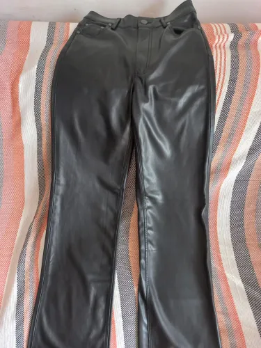 Calça Zara de couro nova