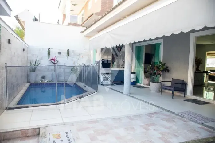 LINDA CASA 4QTOS-3SUÍTES-315M2-2VGS- VALE DO IPÊ - em Pechincha - Rio de Janeiro - RJ