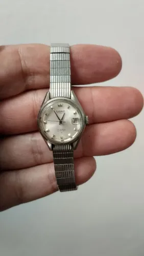 Relógio é um Seiko vintage feminino automático
