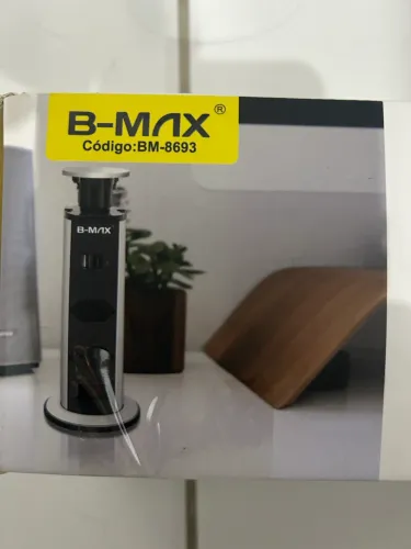 Torre de tomada retrátil com USB