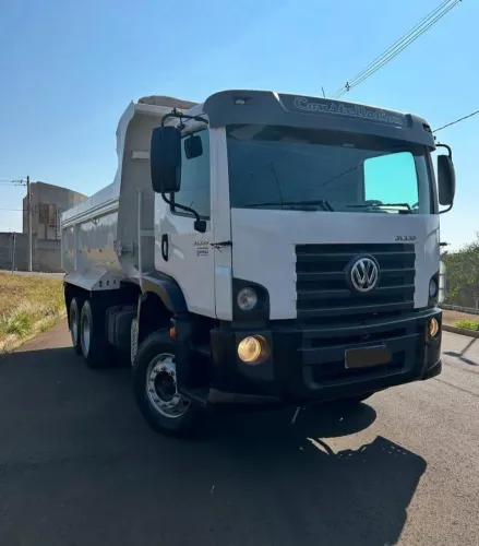 VW.31.330 CAÇAMBA 6X4 2015