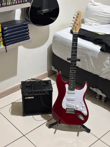 Guitarra Stratocaster Giannini + Caixa de Som Yamaha GA15ii (+acessórios)