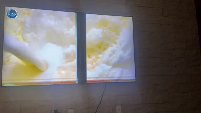 Tv Samsung 85? com tela defeito interior