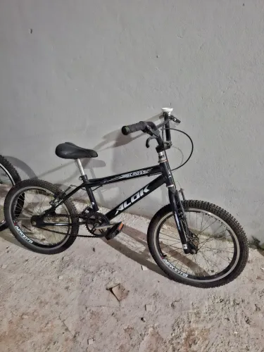 Vendo bicicleta semi nova 300 reais