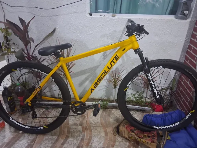 Bicicleta absolute aro 29 amarela
