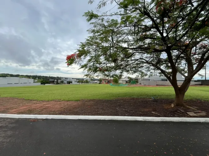 Terreno à venda no Condomínio Fazenda Santa Lúcia em Americana/SP