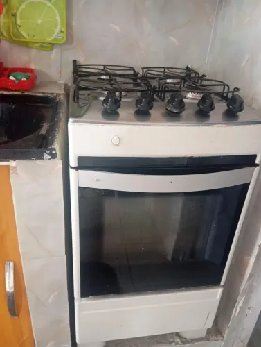 Vendo fogão quatro bocas com forno e todas as bocas funcionando