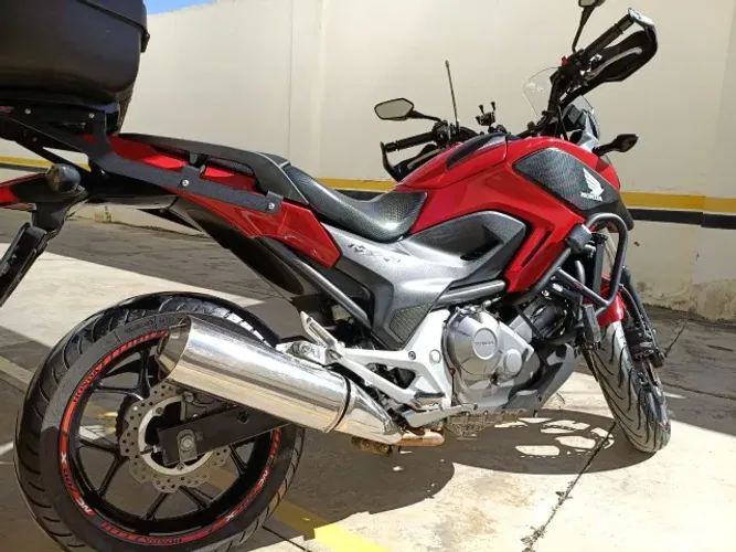 NC 700X vermelha! Muito nova!
