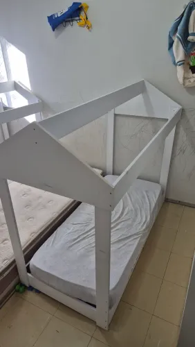 Cama de criança para doação.