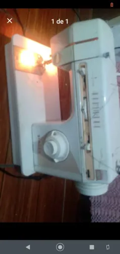 Máquina de costura Singer facilita
