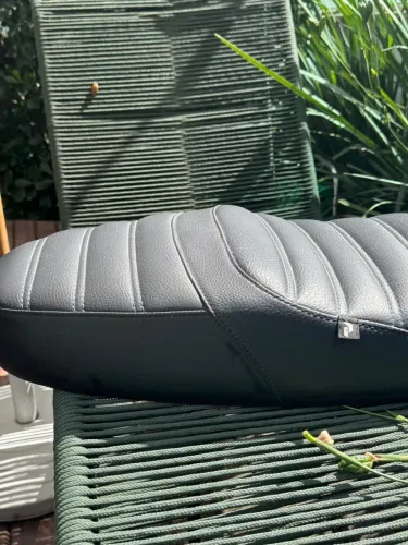 Banco customizado seminovo para moto Triumph Scrambler 1200