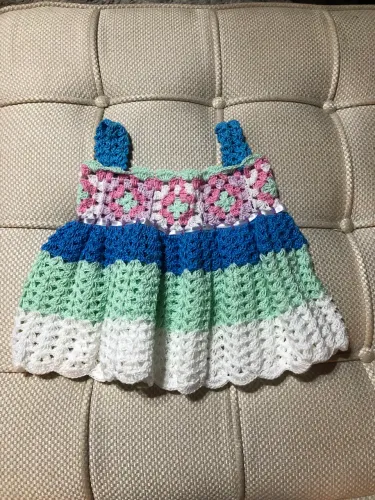 Vestido em crochê para bebê