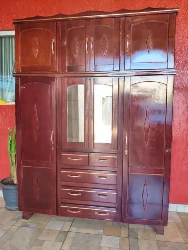 Quarda roupas de madeira 6p.