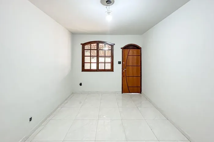Casa à Venda - Alípio de Melo, 2 Quartos, 250 m2