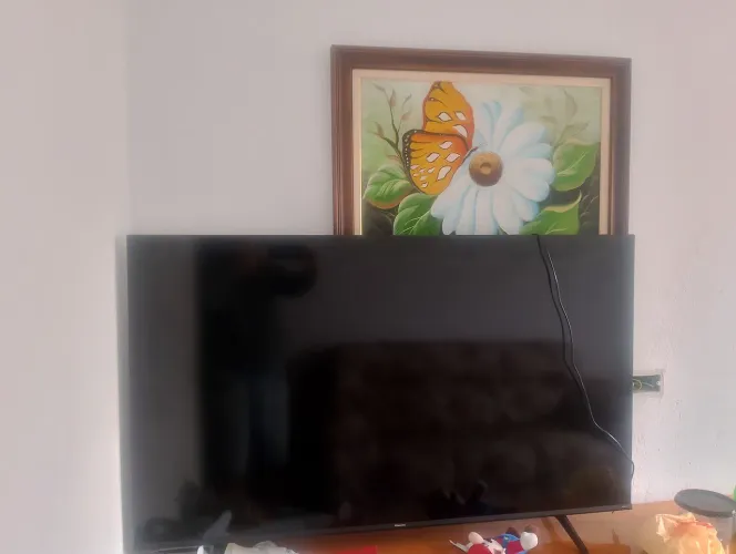 Tv Hisense 55" com tela trincada 