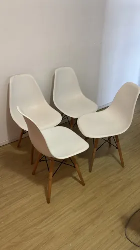 Cadeira Branca Reforçada para escritório/sala/casa/ap boa para qualquer ambiente.