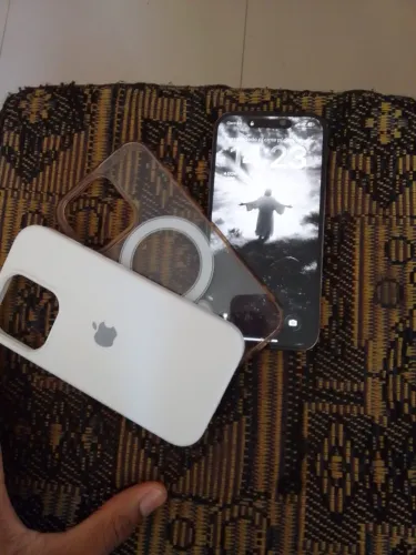 iPhone 14 Pro roxo