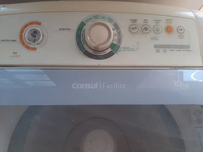 Máquina de lavar roupas com defeito