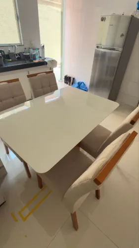 MESA COM 4 CADEIRAS! R$1100,00