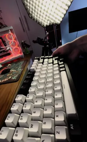Teclado Mecânico Dareu EK75 Blacklight Switch (Linear) - Na Caixa, Novíssimo!