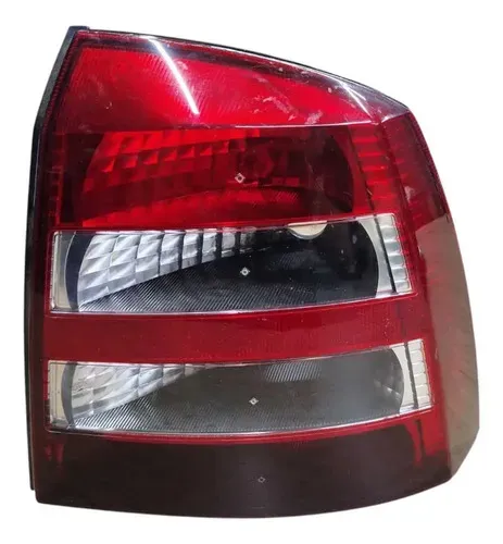 Lanterna Astra Hatch 2003 2005 2007 2009 Traseira Direita Direito/passageiro Vermelho