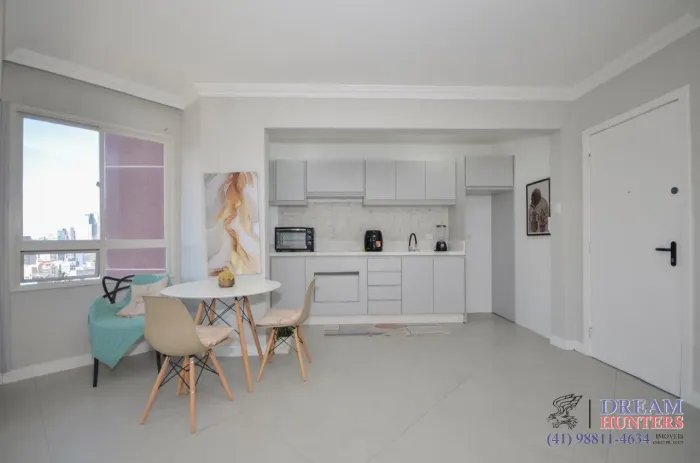 Apartamento Semi-Mobiliado com 2 Quartos, 1 vaga, no Bairro Bigorrilho
