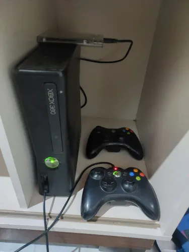 Xbox 360 com 2 controles 